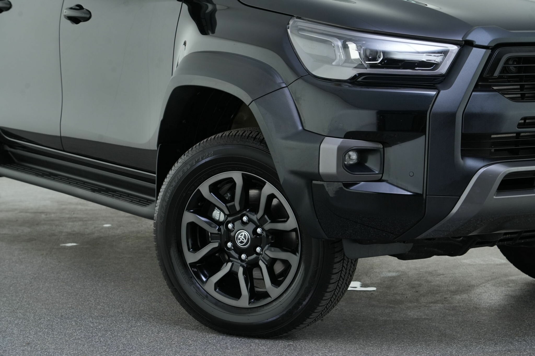Toyota Hilux image 2