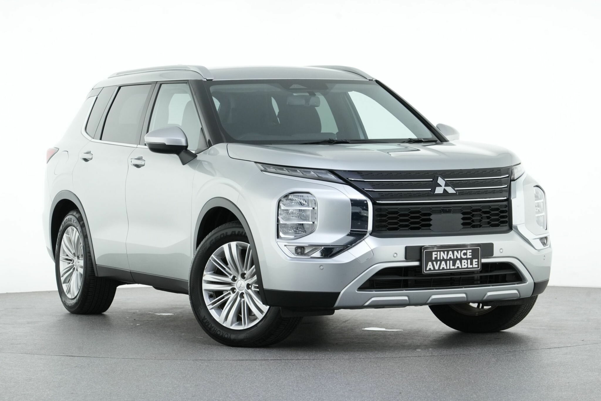 Mitsubishi Outlander image 1