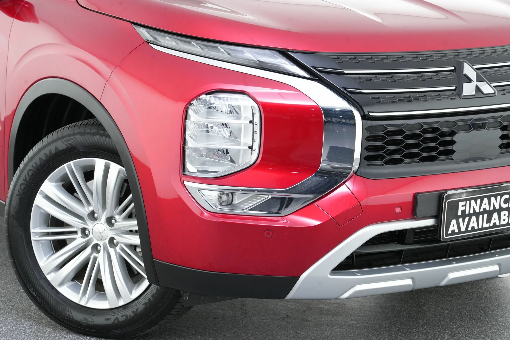 Mitsubishi Outlander image 2