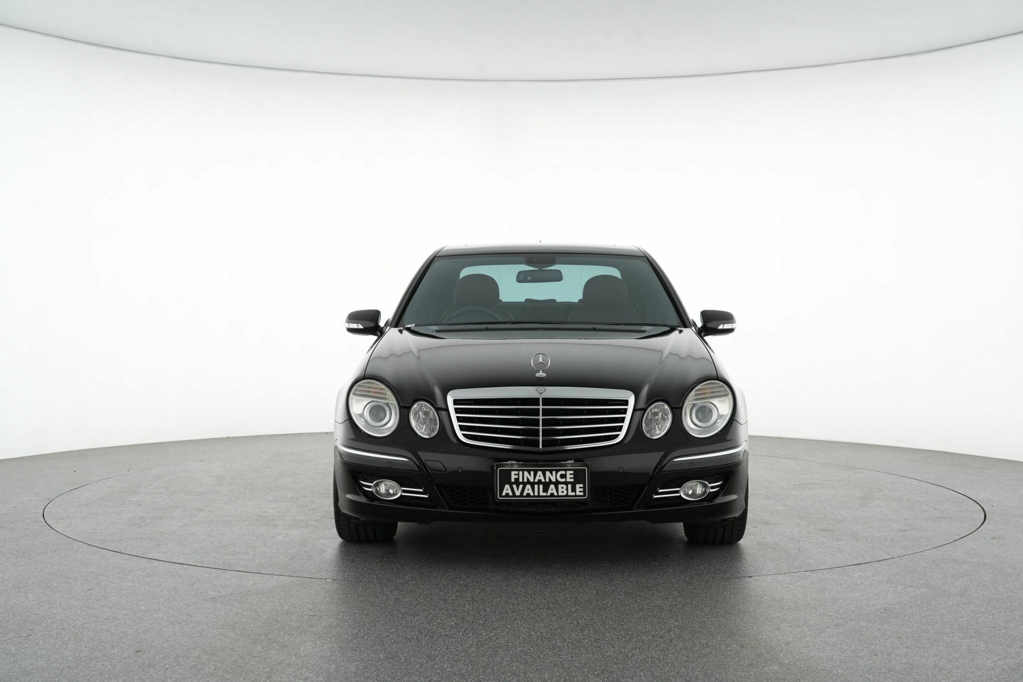 Mercedes Benz E-class image 3