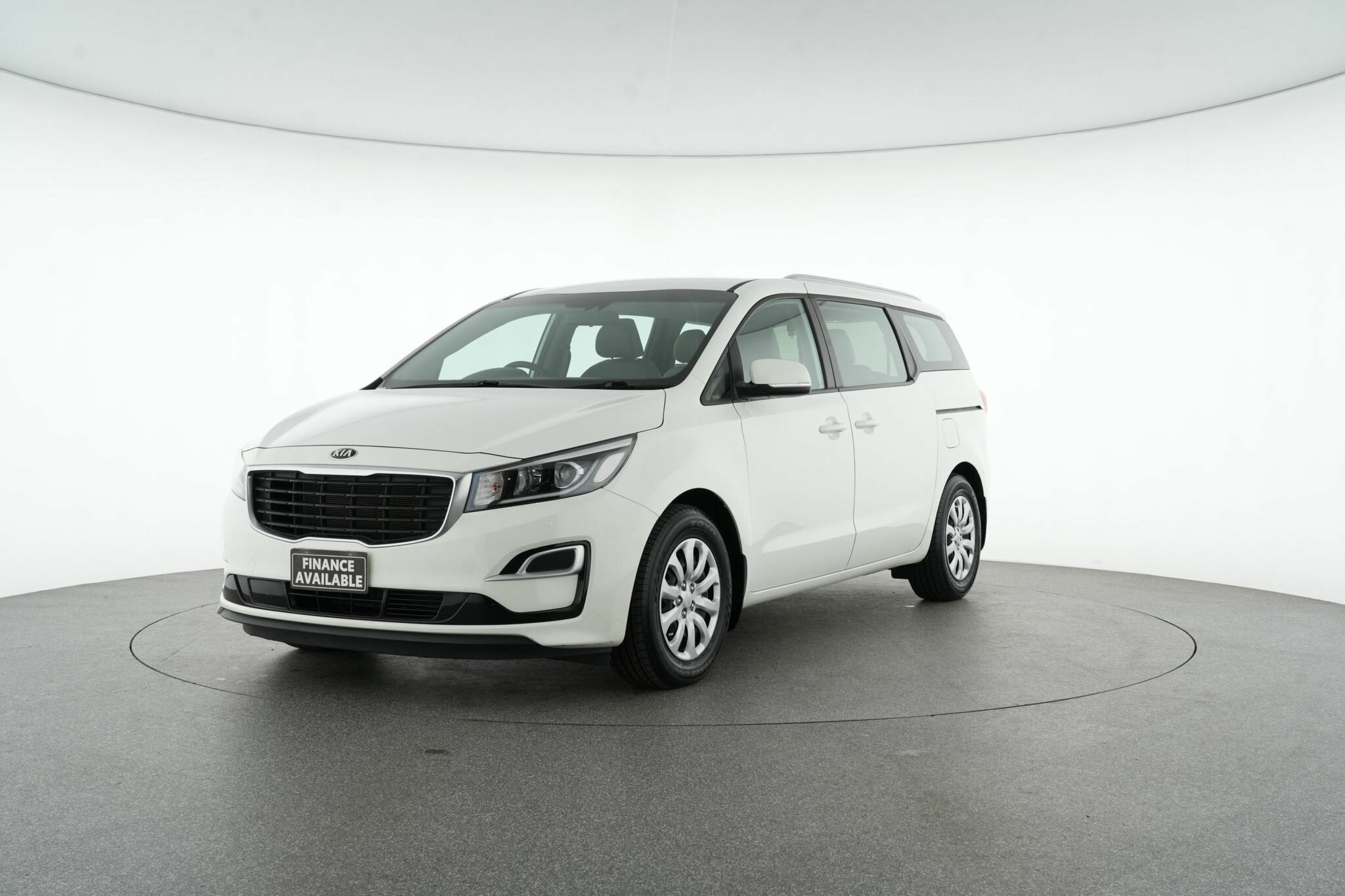 Kia Carnival image 4