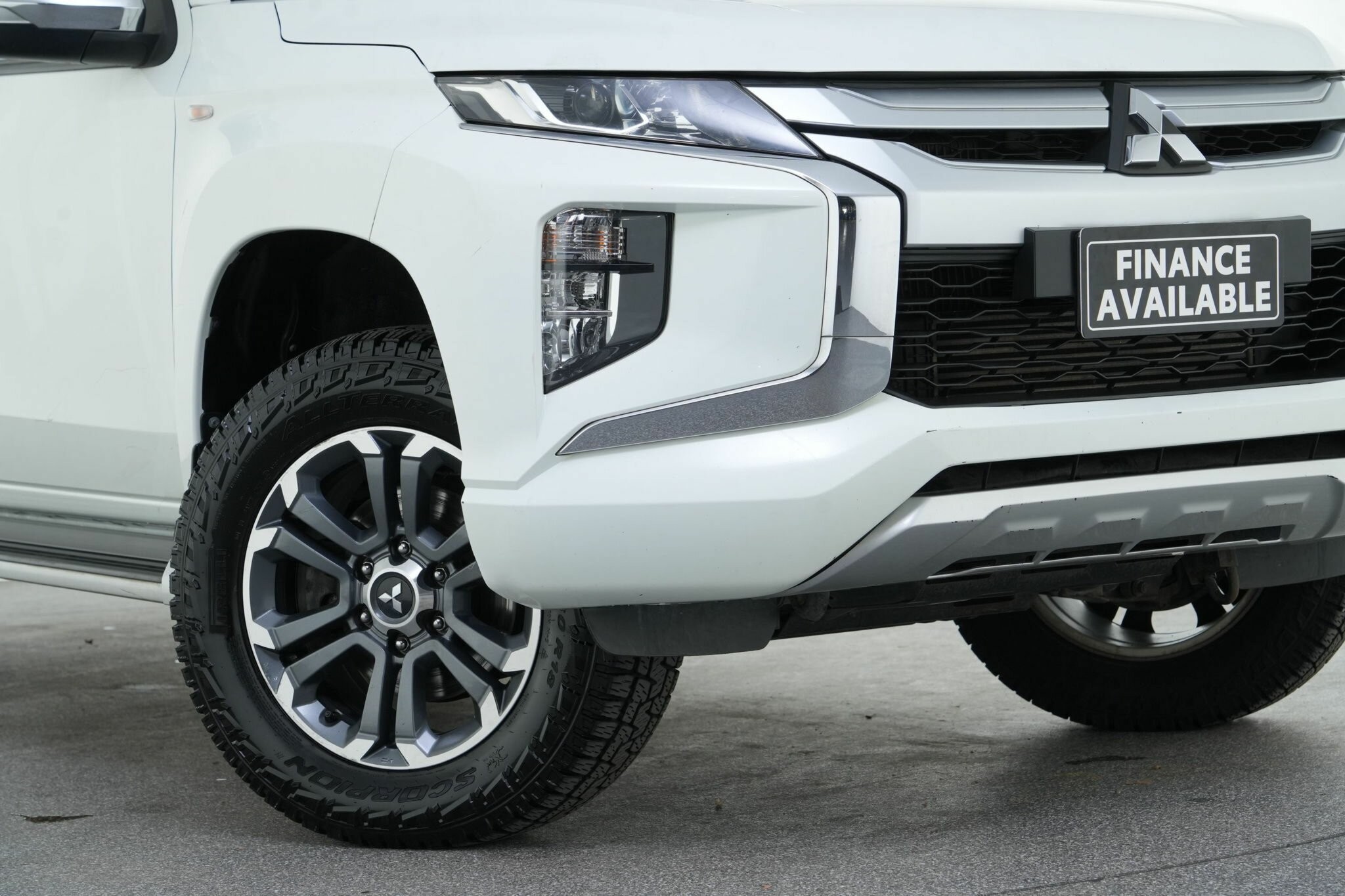 Mitsubishi Triton image 2