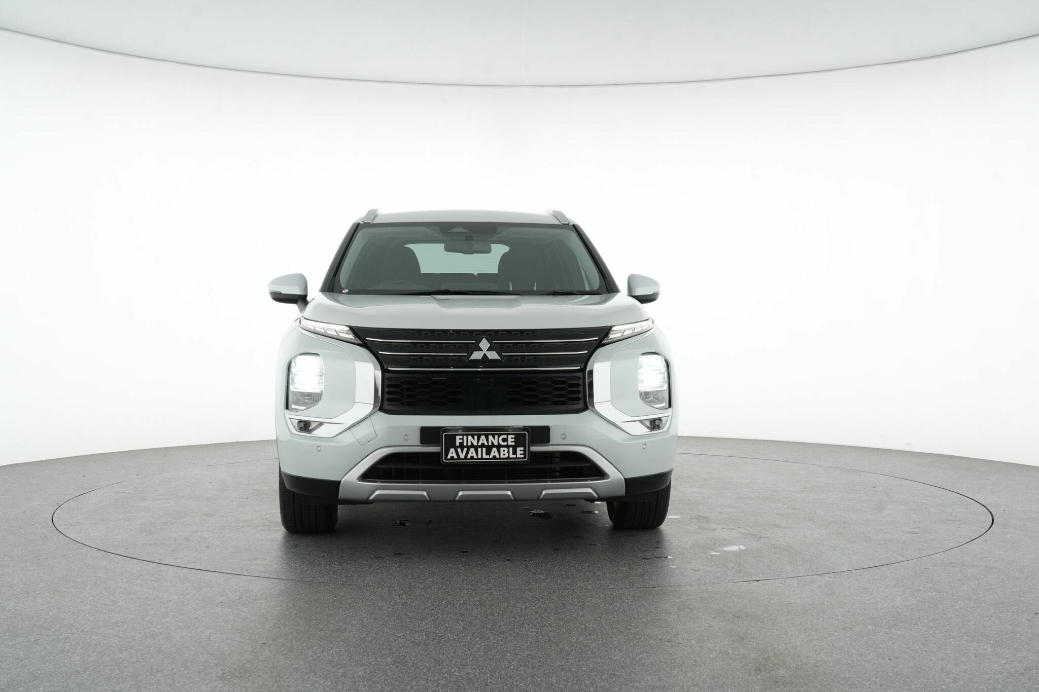 Mitsubishi Outlander image 3