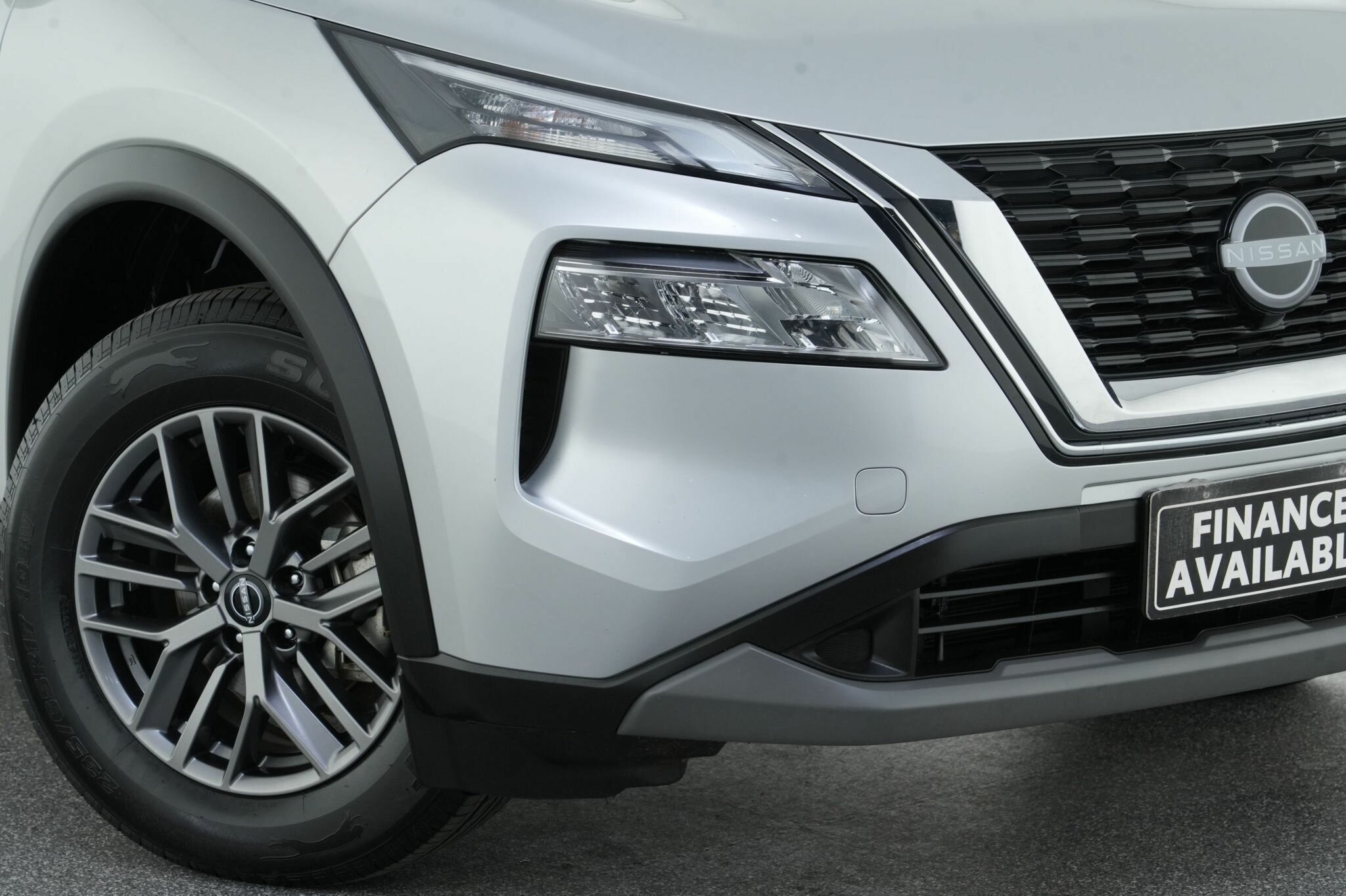 Nissan X-trail image 2