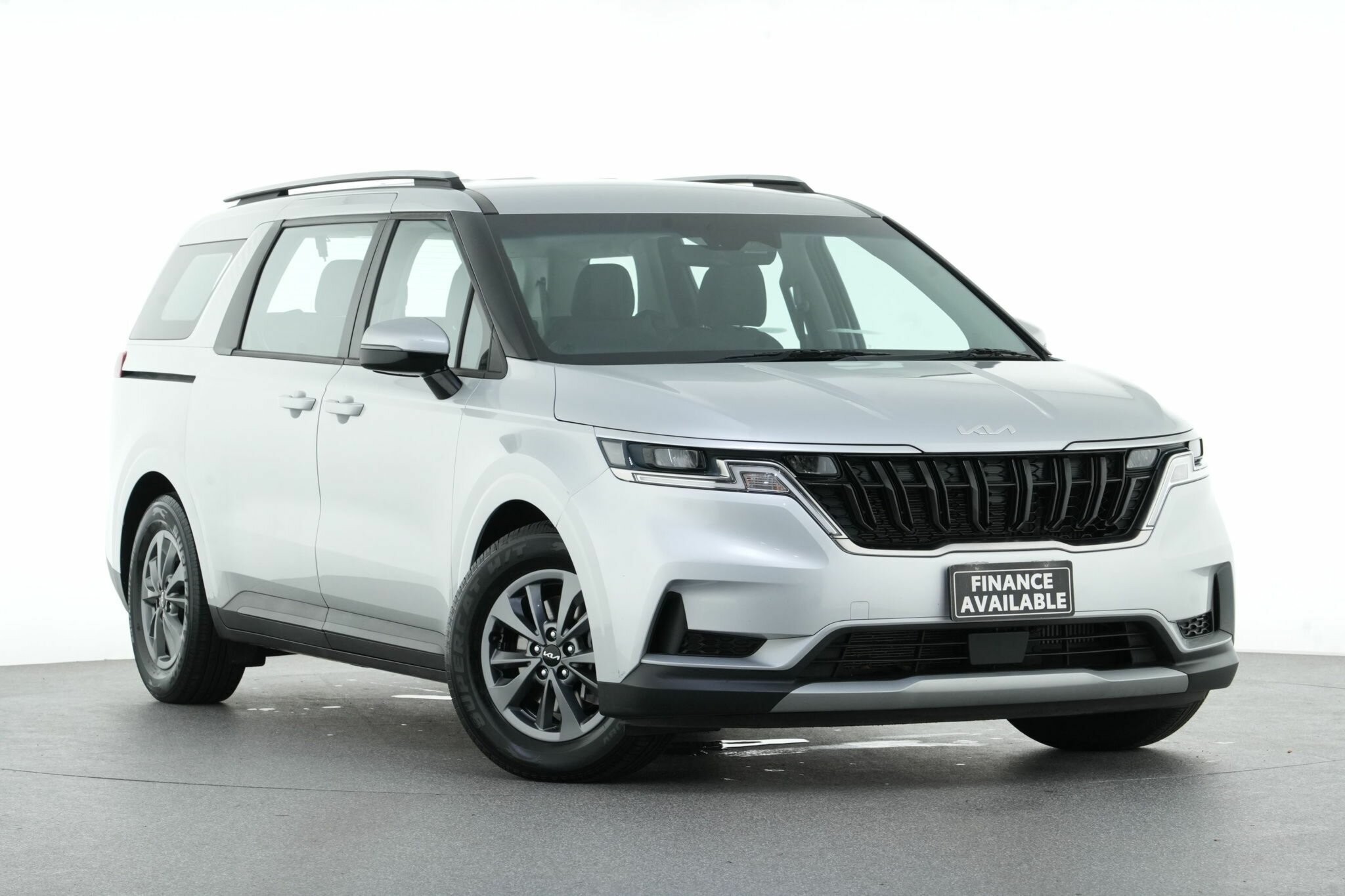 Kia Carnival image 1
