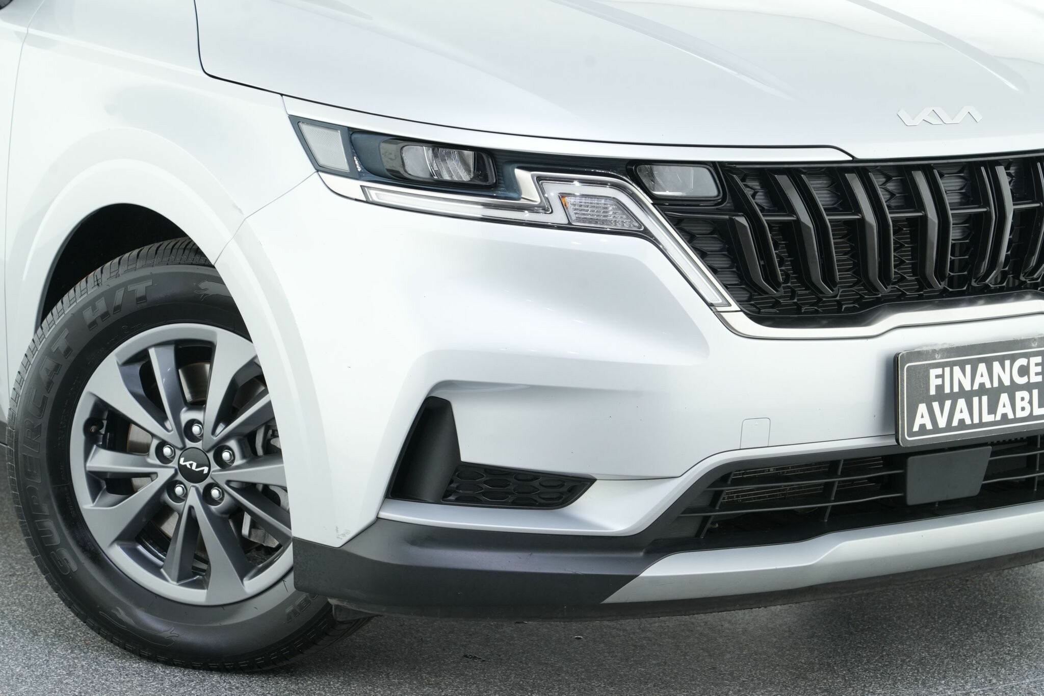 Kia Carnival image 2