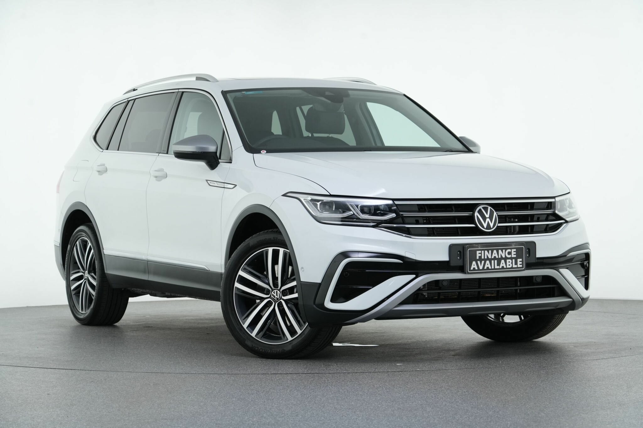 Volkswagen Tiguan image 1