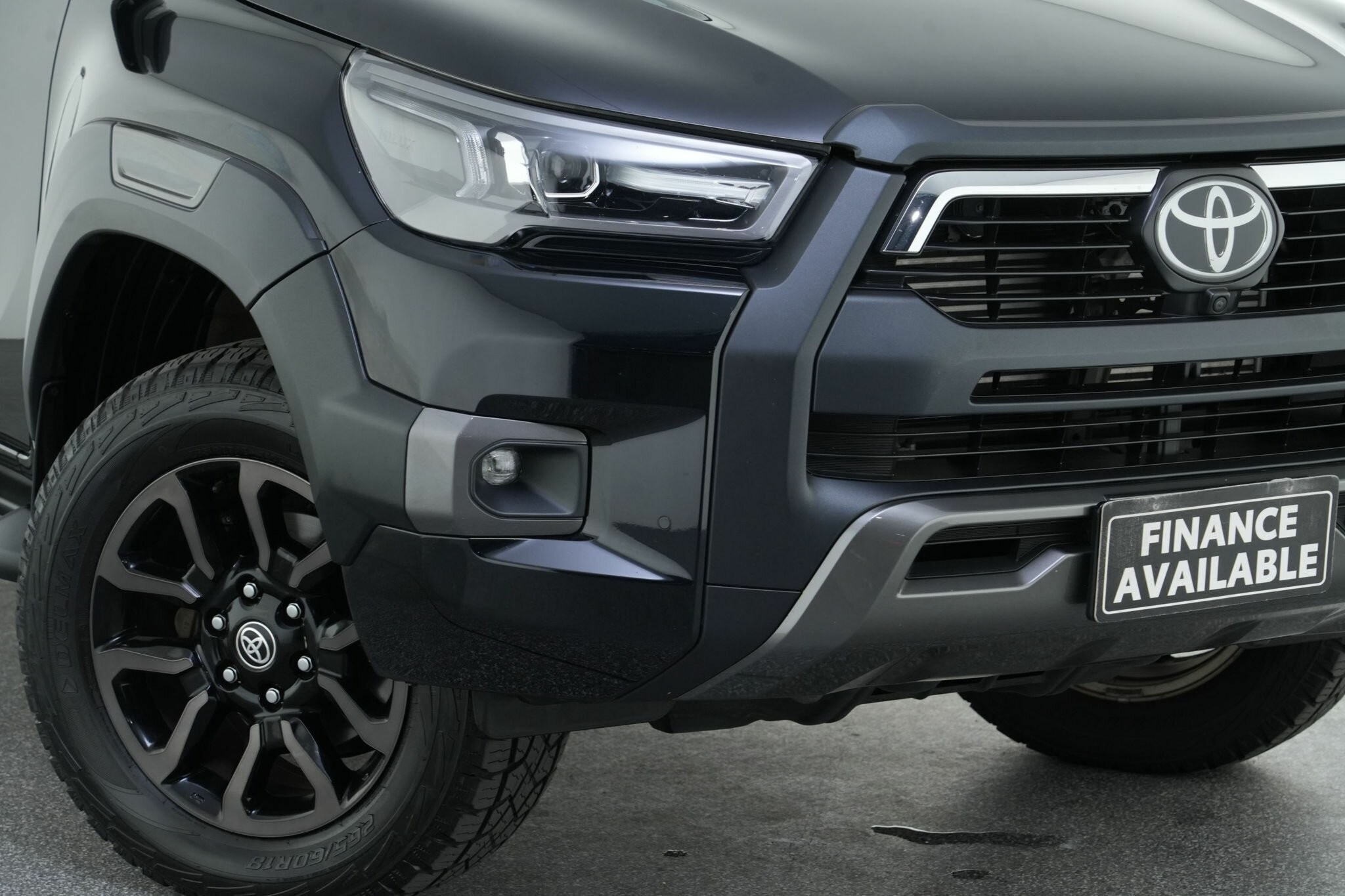 Toyota Hilux image 2