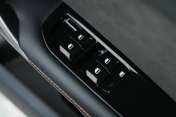 https://vehicle-cdn.autoleague.cloud/30641_U512626_16.jpg