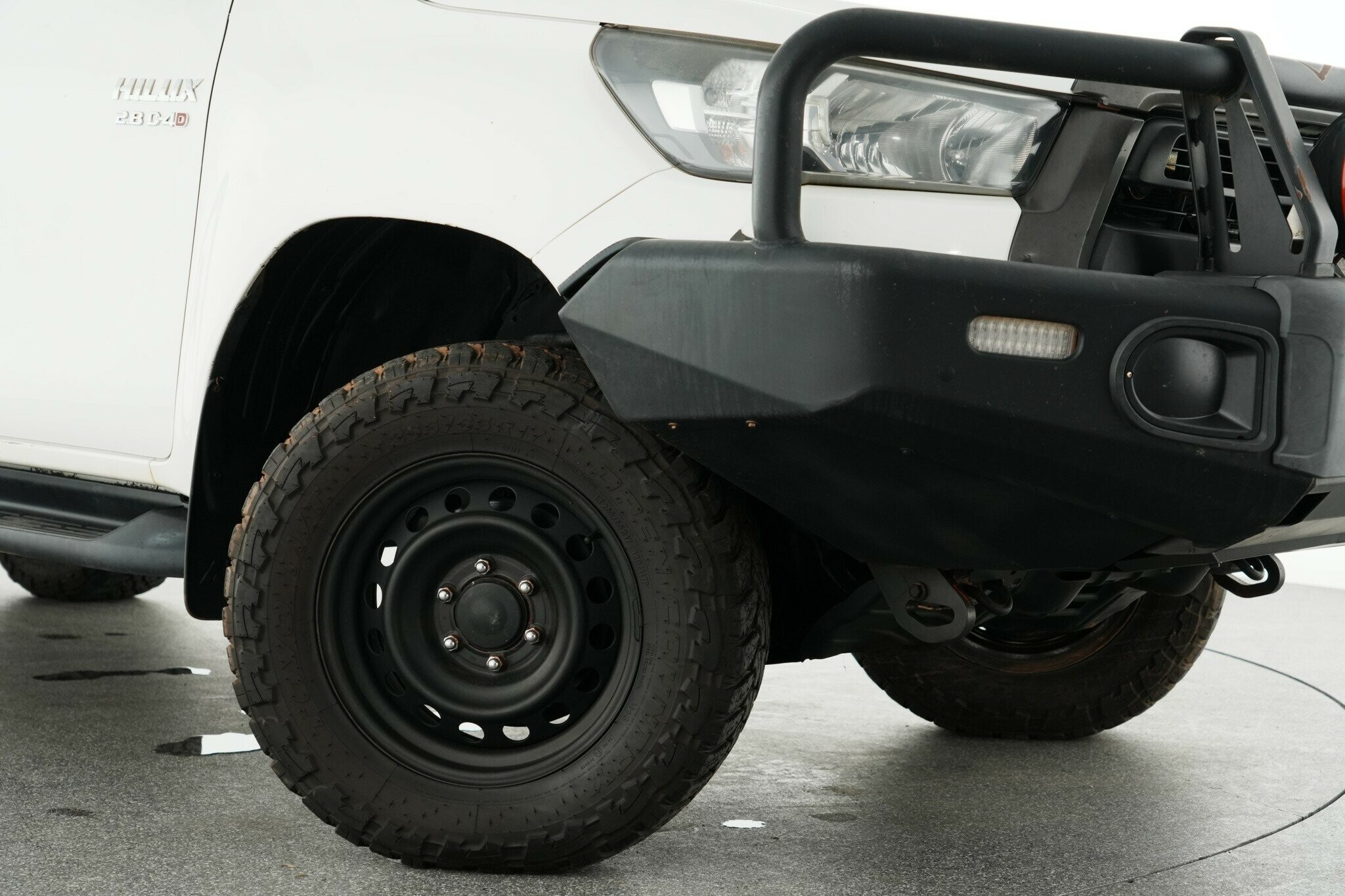 Toyota Hilux image 2