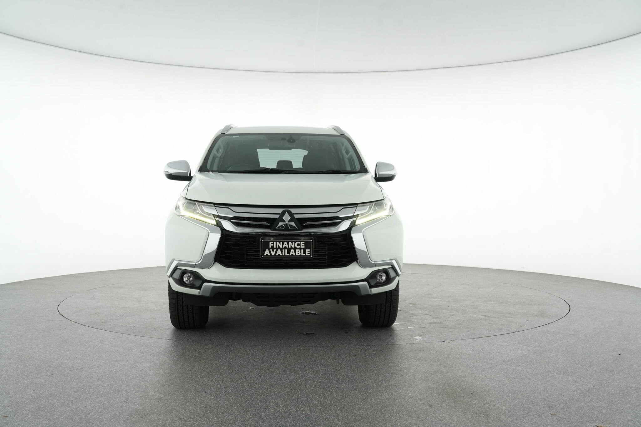 Mitsubishi Pajero Sport image 3