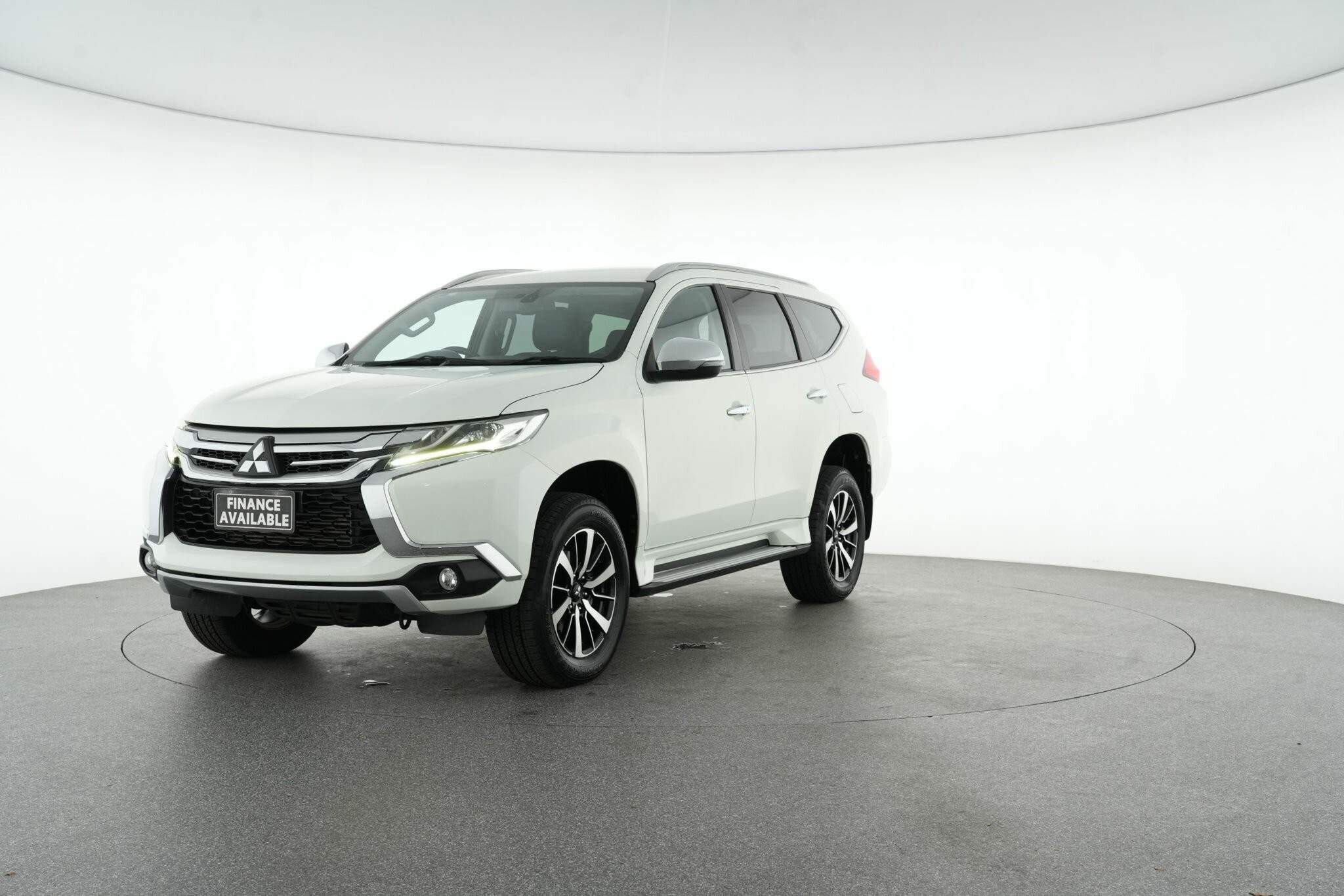 Mitsubishi Pajero Sport image 4