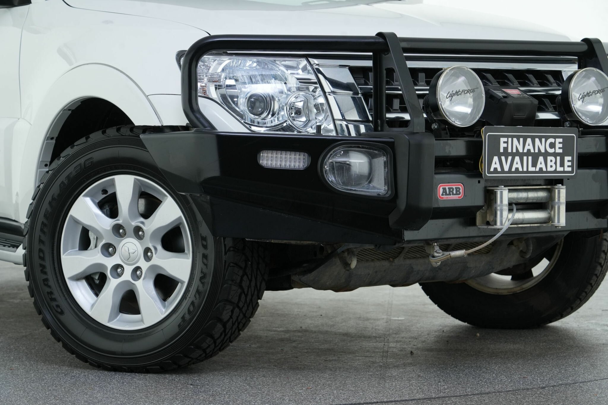 Mitsubishi Pajero image 2