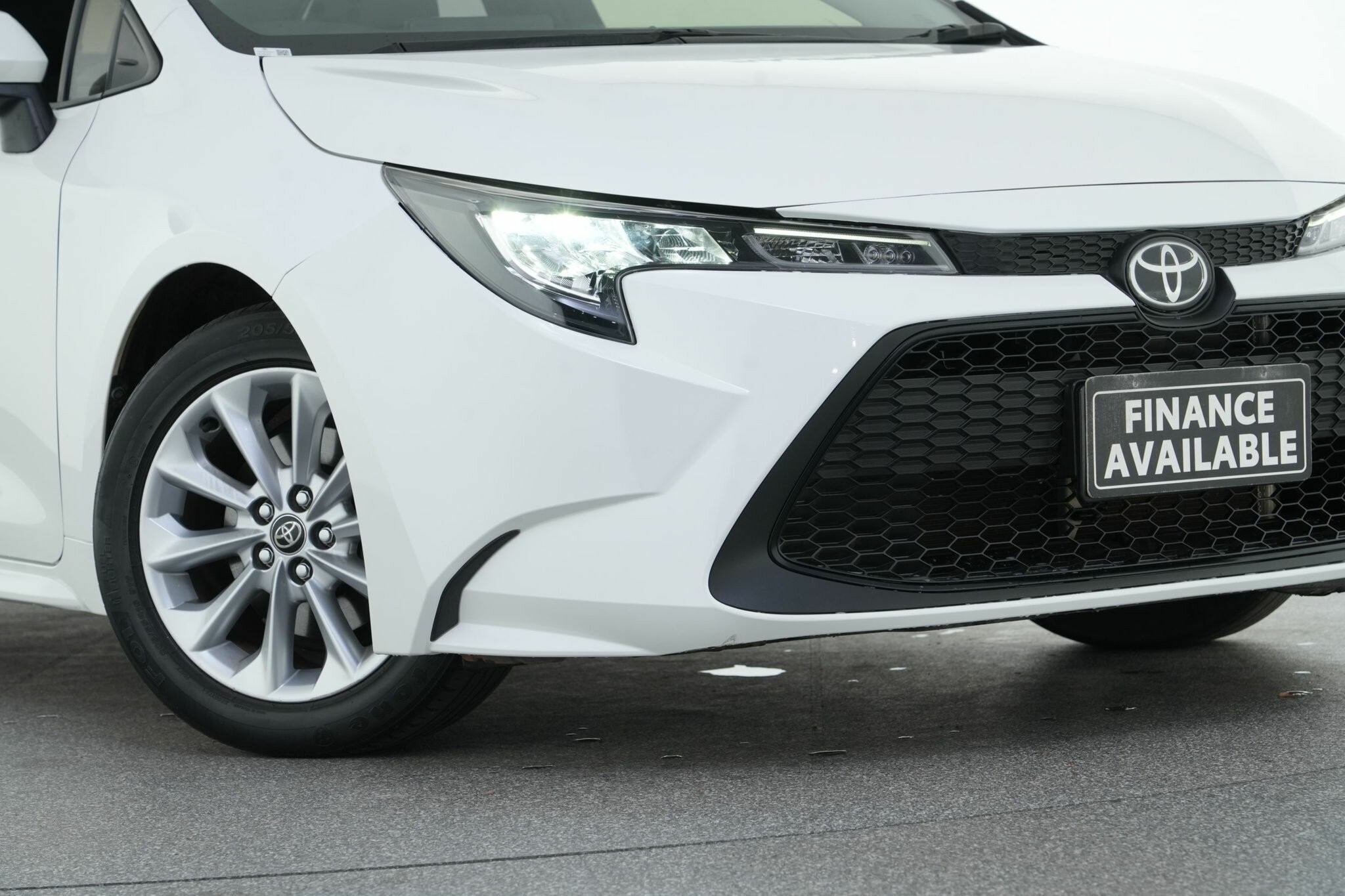Toyota Corolla image 2