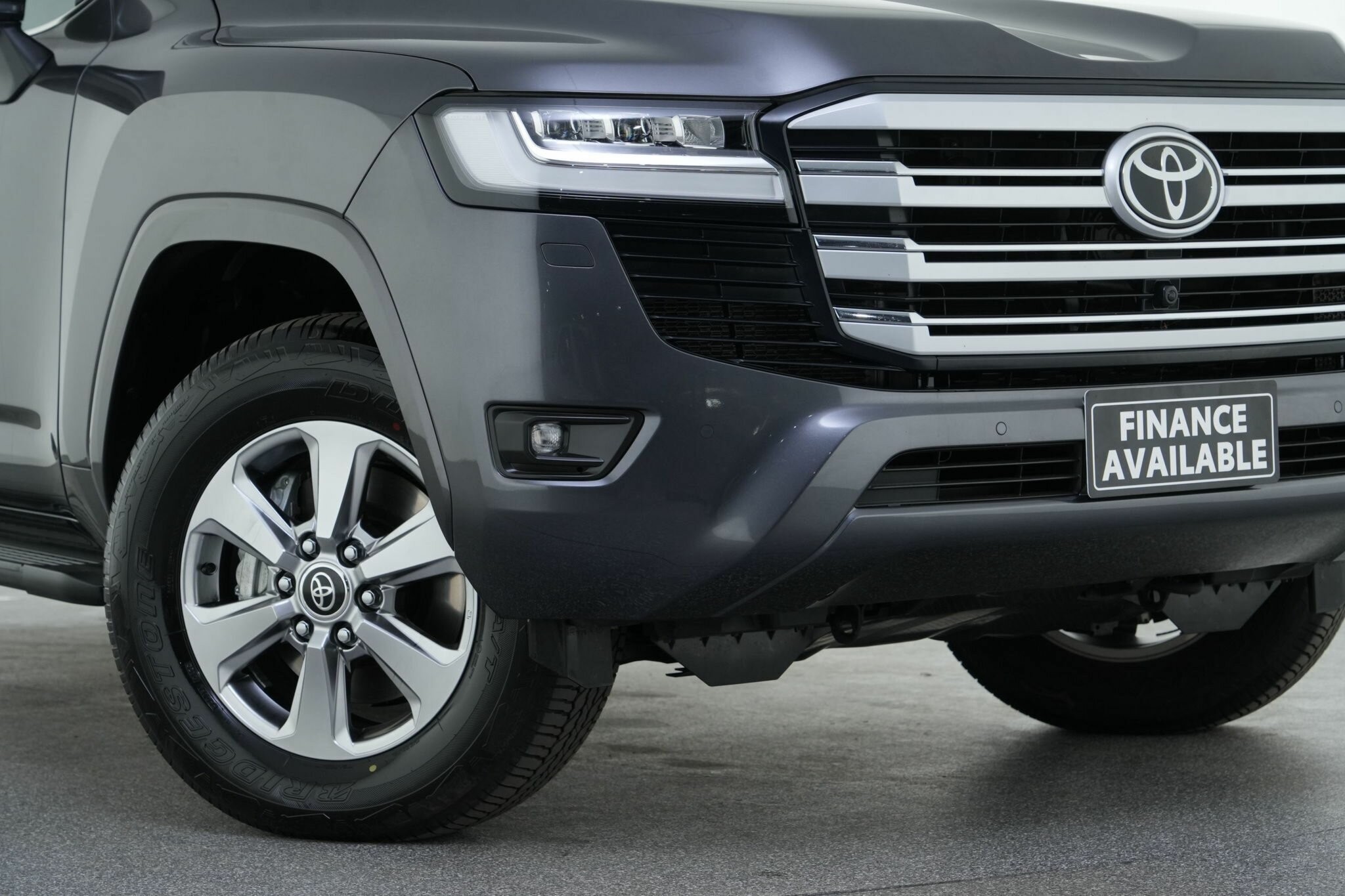 Toyota Landcruiser image 2