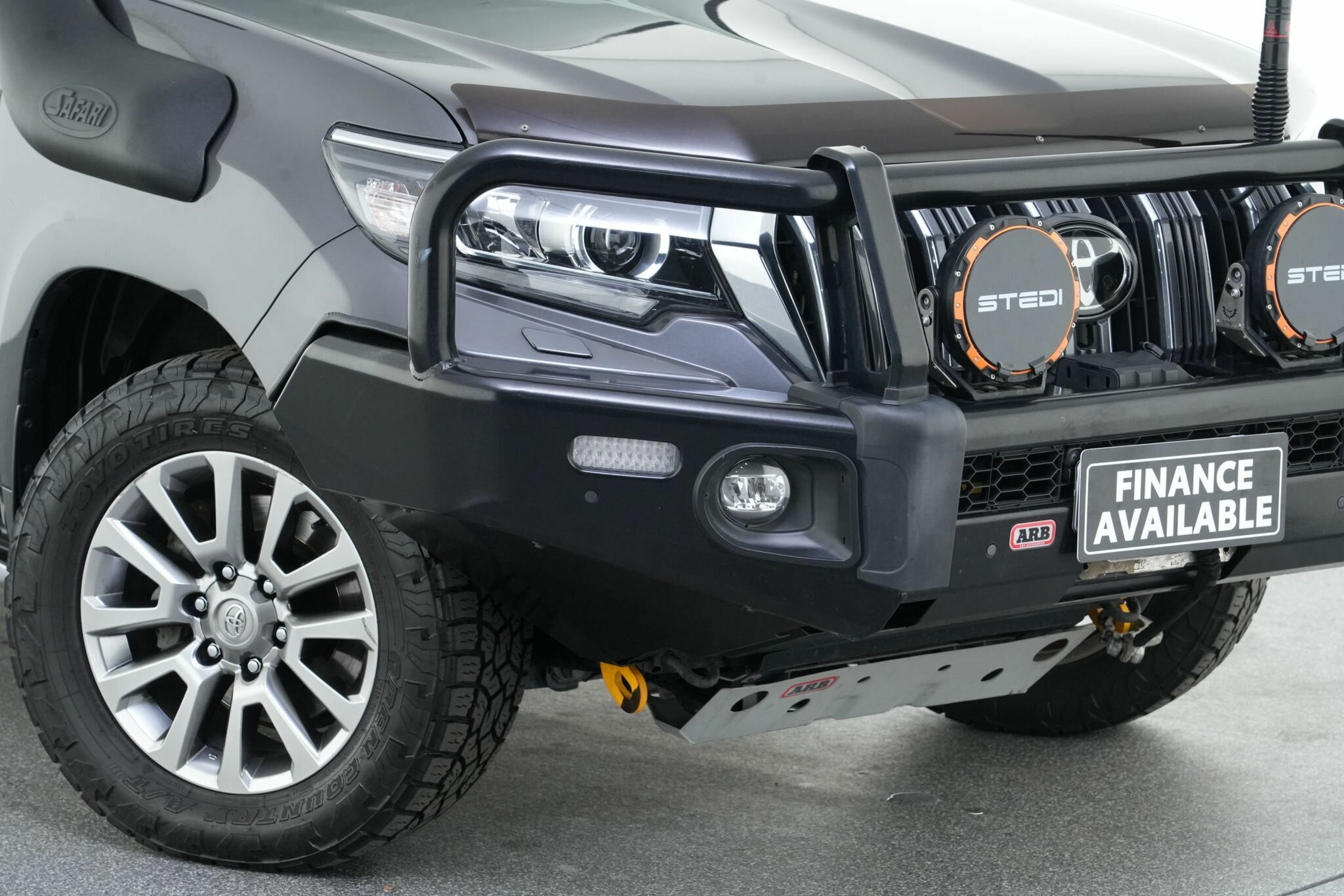 Toyota Landcruiser Prado image 2