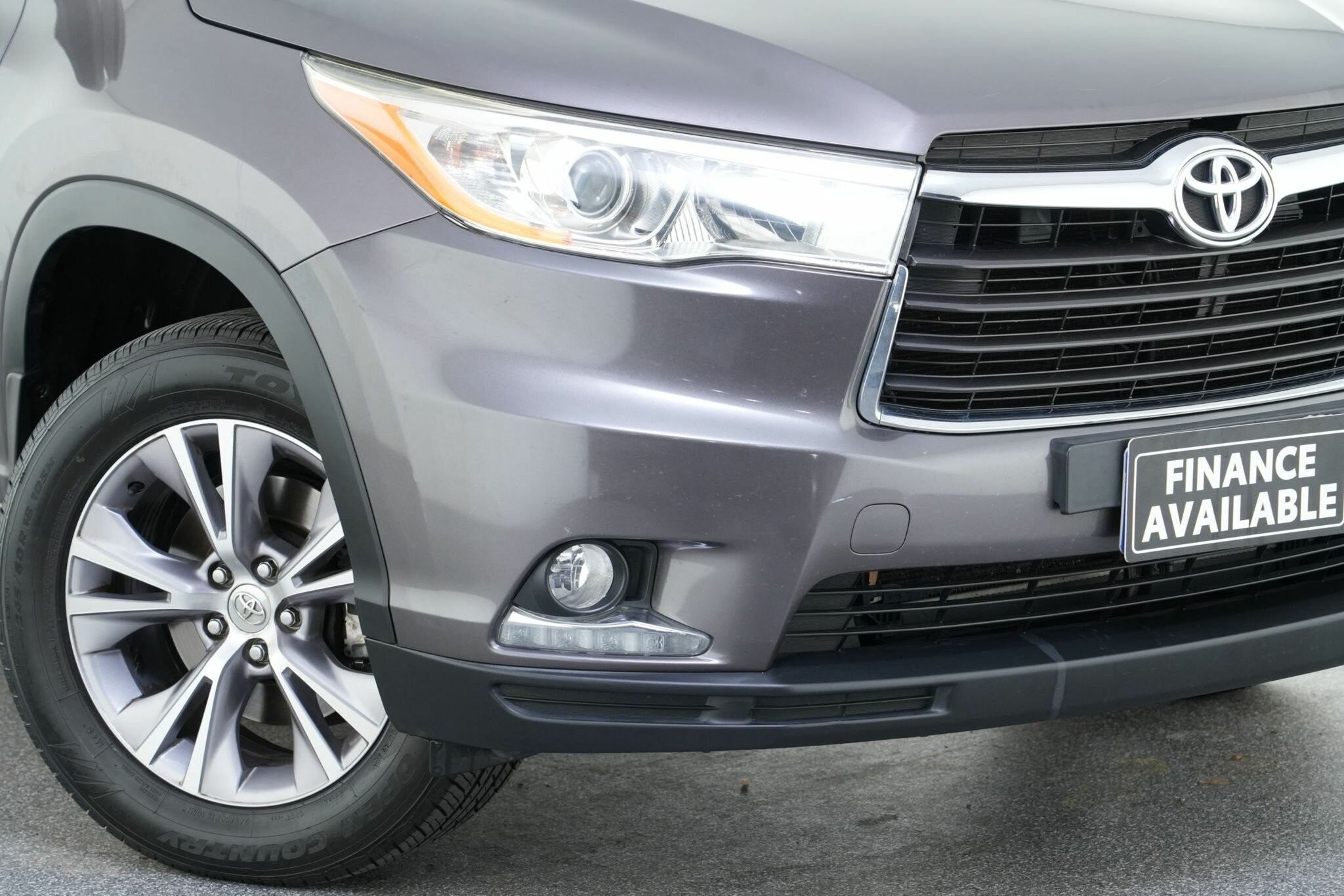 Toyota Kluger image 2