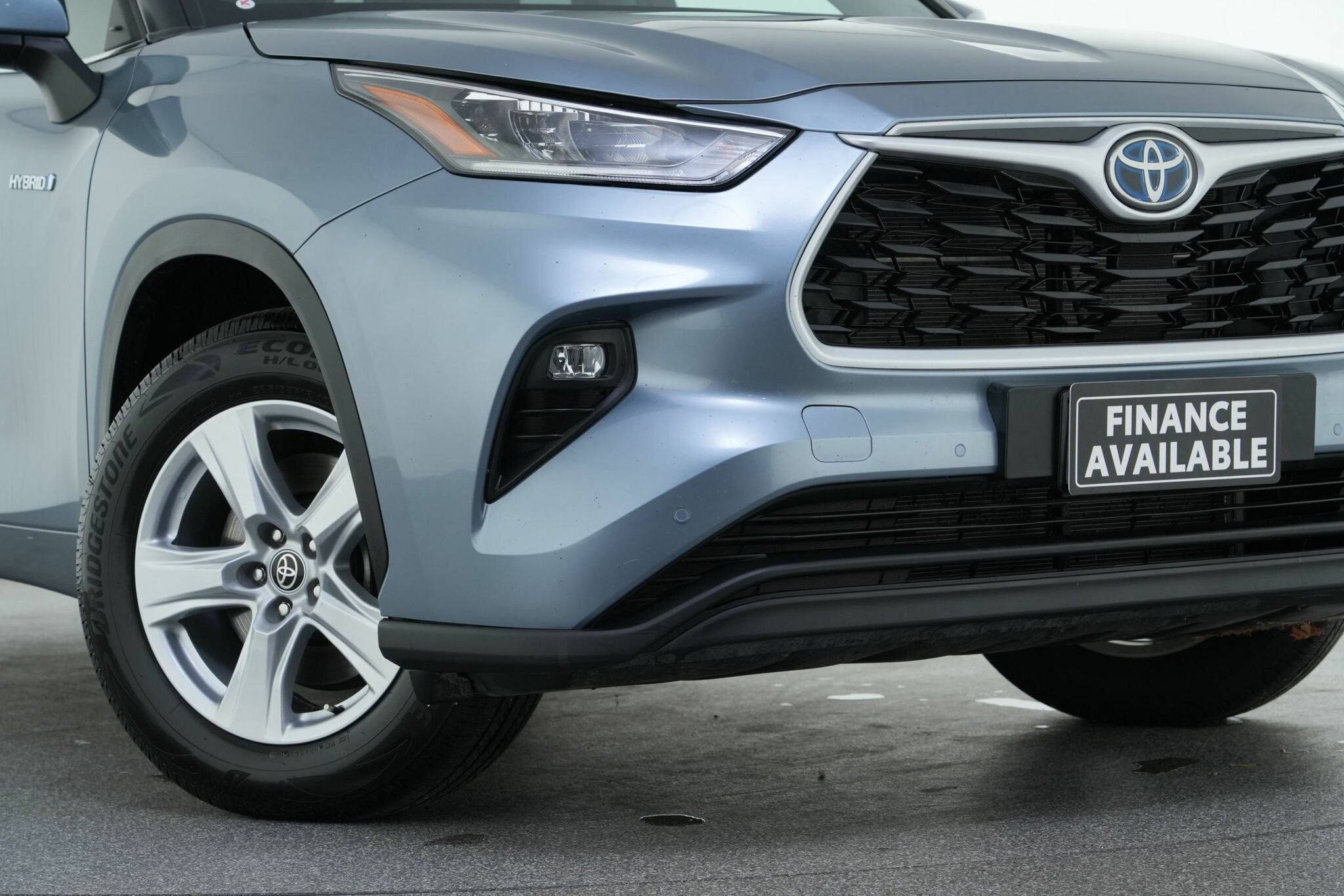 Toyota Kluger image 2