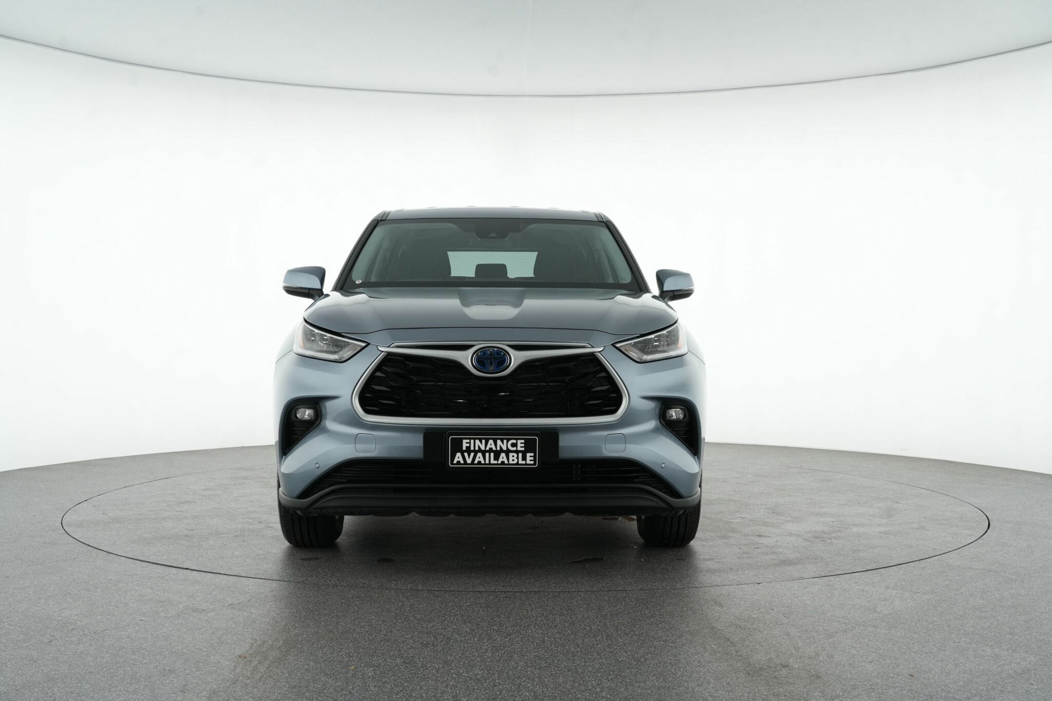 Toyota Kluger image 3