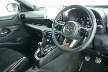 https://vehicle-cdn.autoleague.cloud/30641_U512705_16.jpg
