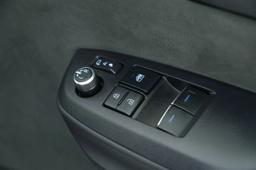 https://vehicle-cdn.autoleague.cloud/30641_U512705_18.jpg