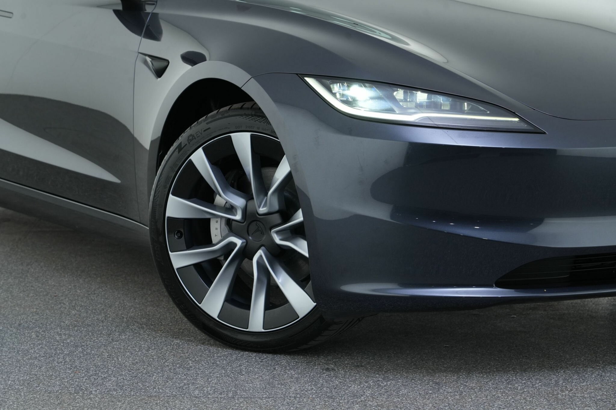 Tesla Model 3 image 2