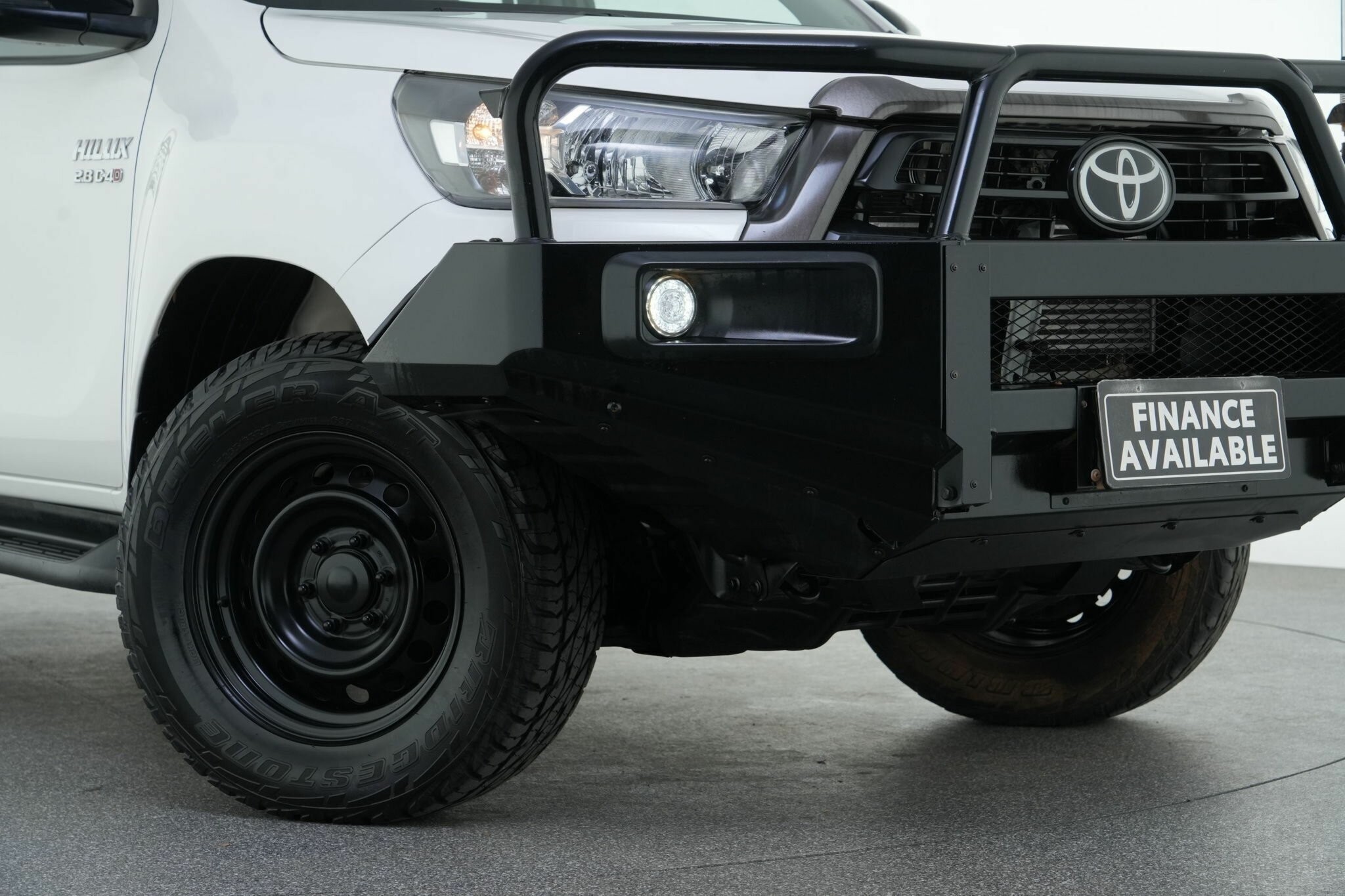 Toyota Hilux image 2