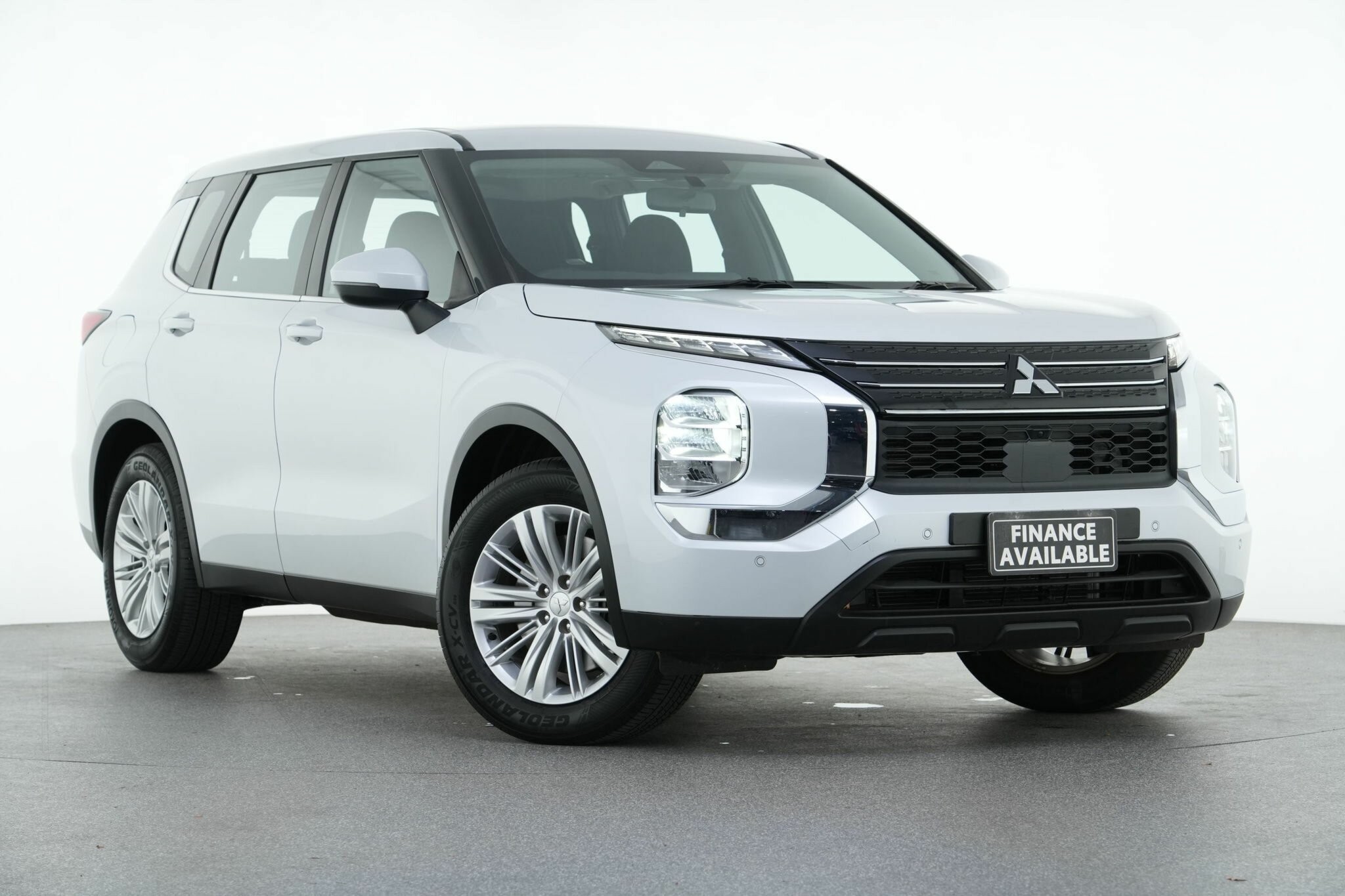 Mitsubishi Outlander image 1