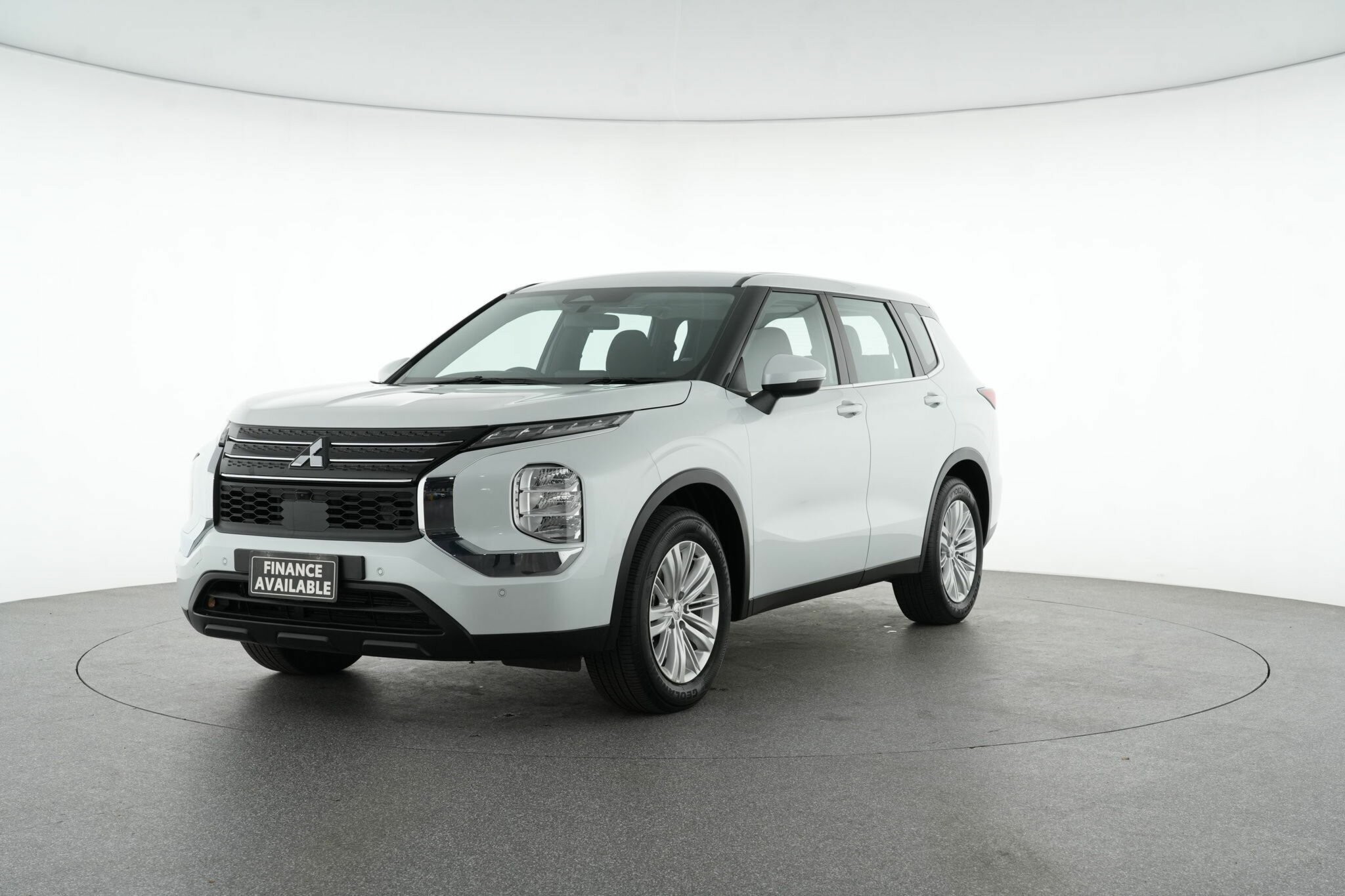 Mitsubishi Outlander image 4