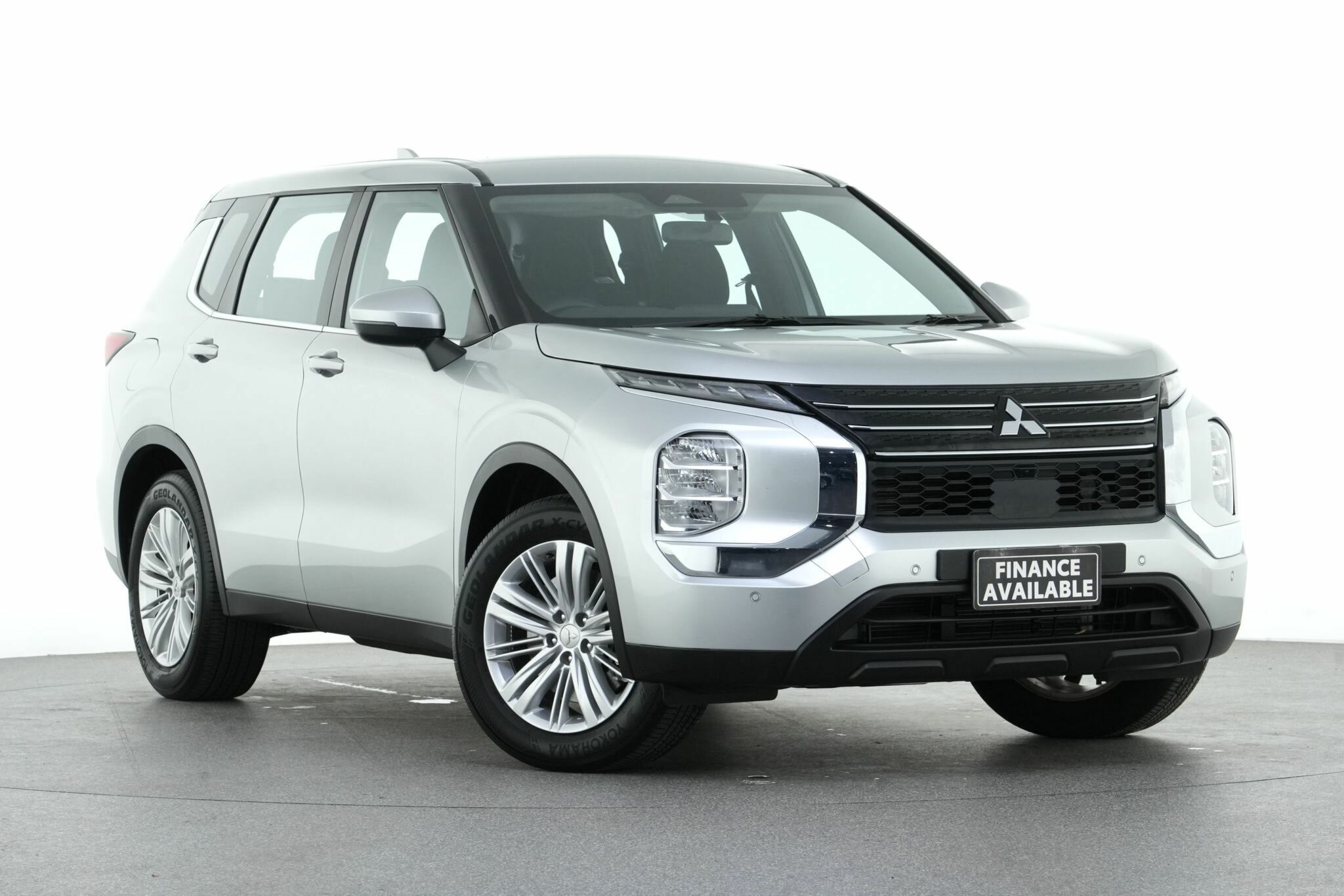 Mitsubishi Outlander image 1