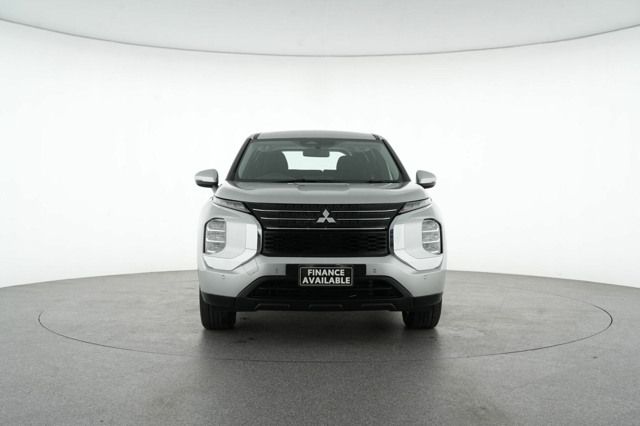 Mitsubishi Outlander image 3