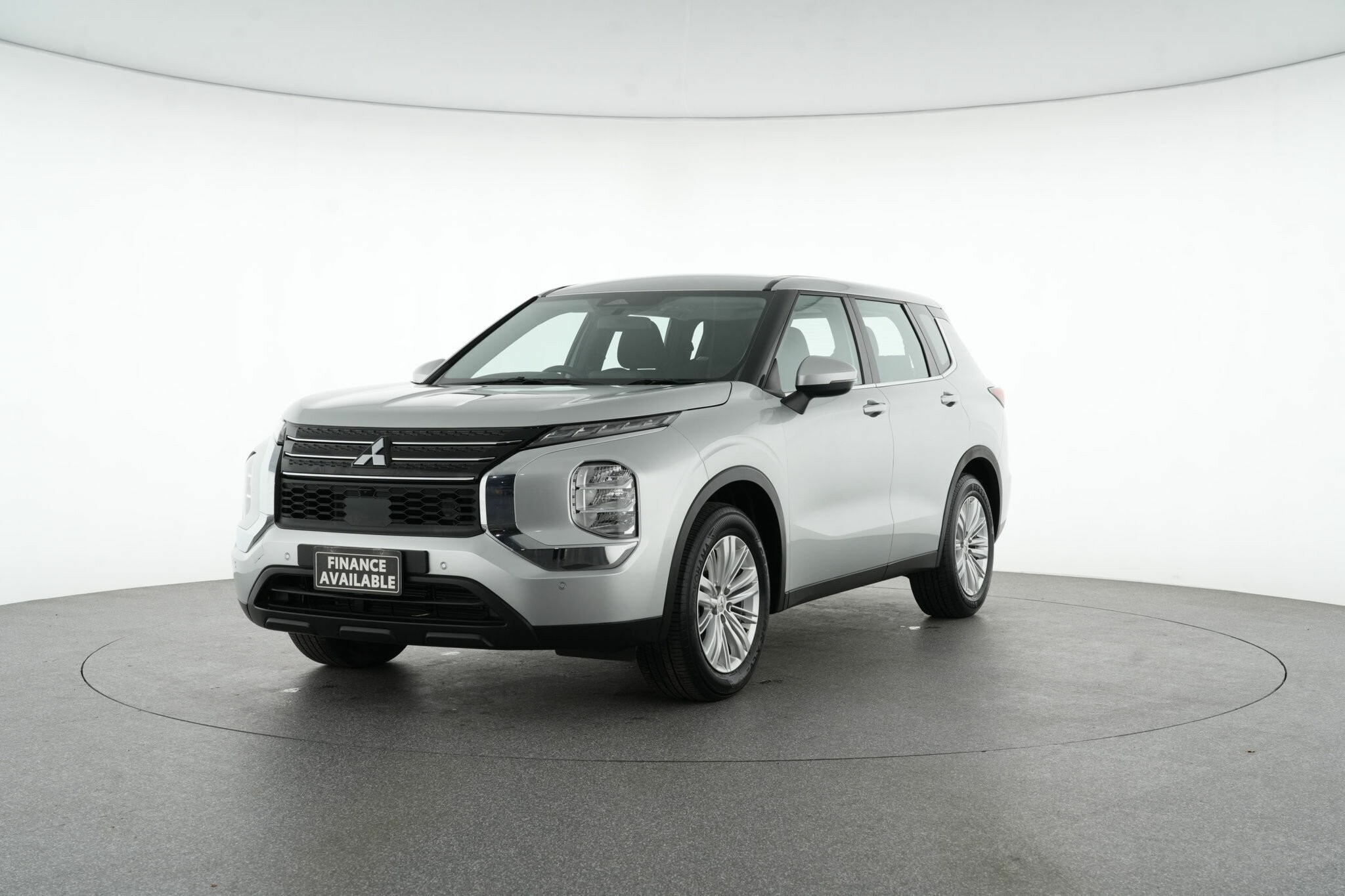 Mitsubishi Outlander image 4