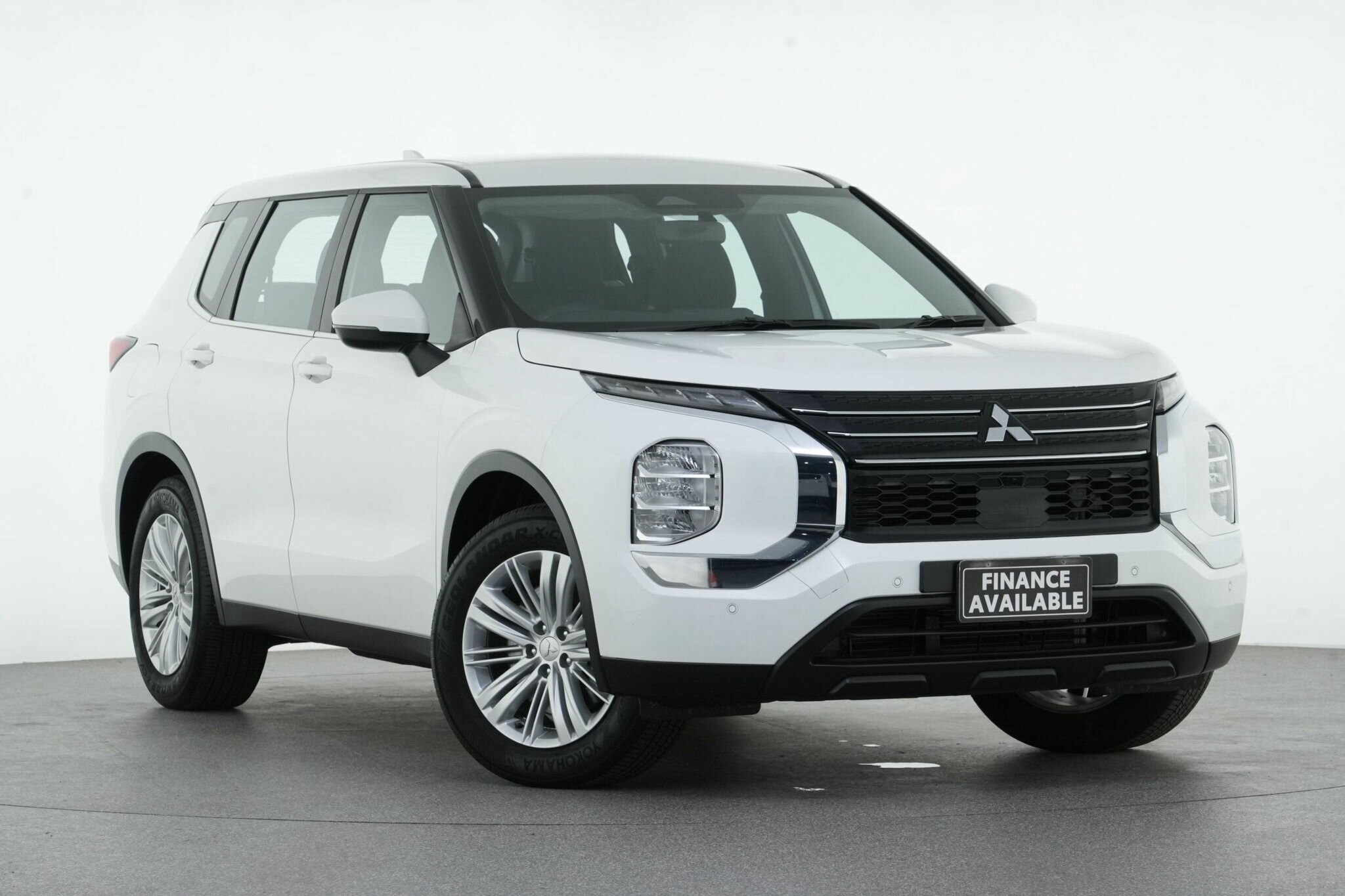 Mitsubishi Outlander image 1