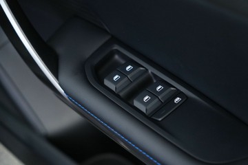 https://vehicle-cdn.autoleague.cloud/30641_U512747_17.jpg