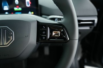 https://vehicle-cdn.autoleague.cloud/30641_U512747_18.jpg