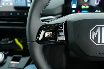 https://vehicle-cdn.autoleague.cloud/30641_U512747_20.jpg