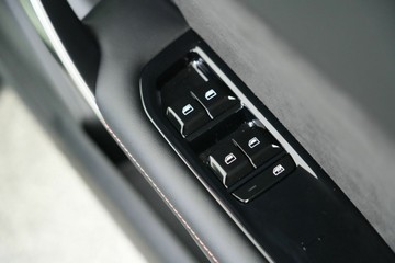 https://vehicle-cdn.autoleague.cloud/30641_U512748_16.jpg