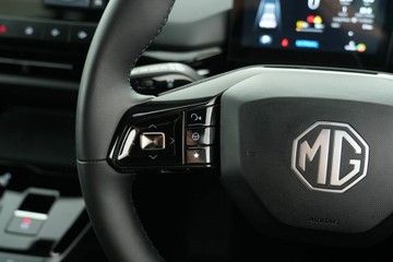 https://vehicle-cdn.autoleague.cloud/30641_U512748_17.jpg