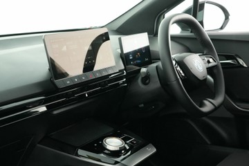 https://vehicle-cdn.autoleague.cloud/30641_U512748_26.jpg