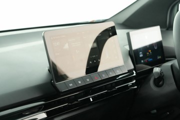 https://vehicle-cdn.autoleague.cloud/30641_U512748_27.jpg