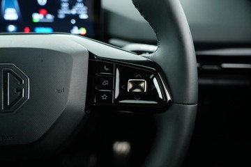 https://vehicle-cdn.autoleague.cloud/30641_U512752_18.jpg