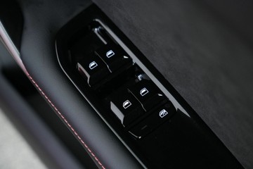 https://vehicle-cdn.autoleague.cloud/30641_U512754_14.jpg