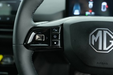 https://vehicle-cdn.autoleague.cloud/30641_U512754_17.jpg