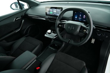 https://vehicle-cdn.autoleague.cloud/30641_U512755_17.jpg