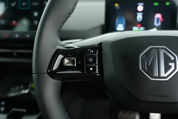 https://vehicle-cdn.autoleague.cloud/30641_U512756_18.jpg