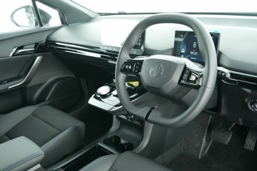 https://vehicle-cdn.autoleague.cloud/30641_U512758_15.jpg