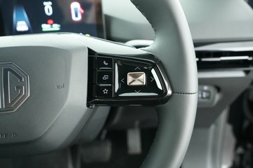 https://vehicle-cdn.autoleague.cloud/30641_U512758_20.jpg