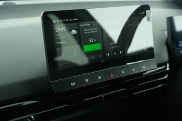 https://vehicle-cdn.autoleague.cloud/30641_U512758_25.jpg