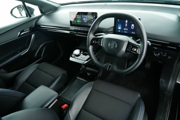 https://vehicle-cdn.autoleague.cloud/30641_U512759_16.jpg