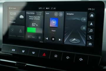 https://vehicle-cdn.autoleague.cloud/30641_U512759_20.jpg